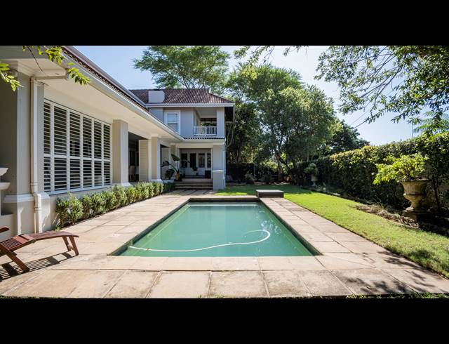 6 BEDROOM HOUSE FOR SALE IN LA LUCIA